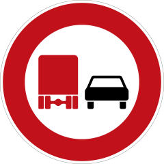 No overtaking for vehicles over 3.5t